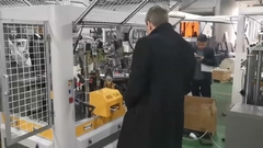 세르비아 고객 두 명이 밍위안 종이컵 기계 공장을 방문했습니다.